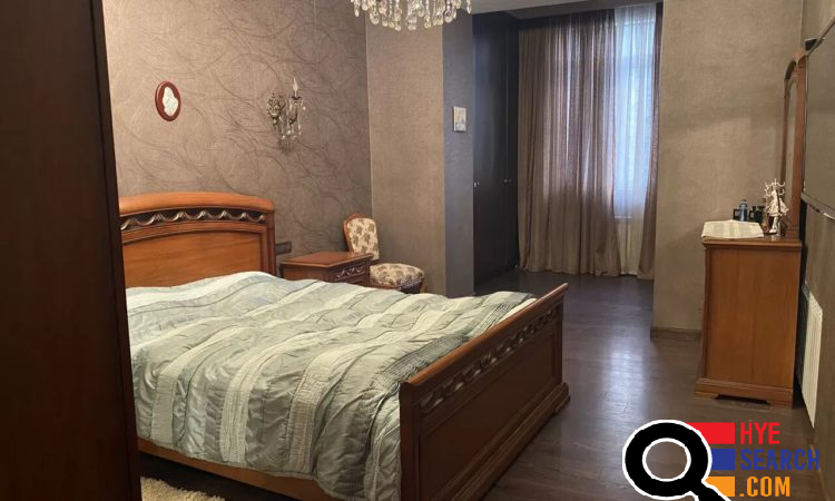 Առանց միջնորդի վարձով է տրվում 2 սենյականոց բնակարան կենտրոնում Խանջյան փողոցում