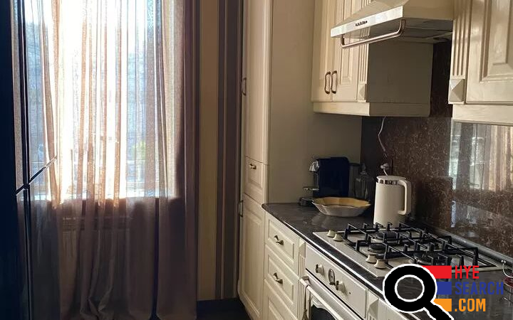 Առանց միջնորդի վարձով է տրվում 2 սենյականոց բնակարան կենտրոնում Խանջյան փողոցում