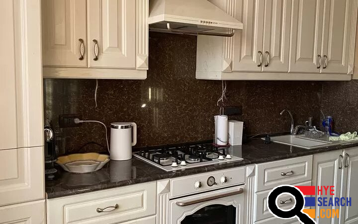 Առանց միջնորդի վարձով է տրվում 2 սենյականոց բնակարան կենտրոնում Խանջյան փողոցում