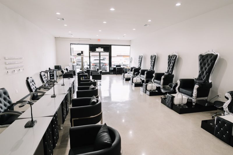 Hair and Manicure Stations and Room for Rent in Beauty Salon In Van Nuys, CA