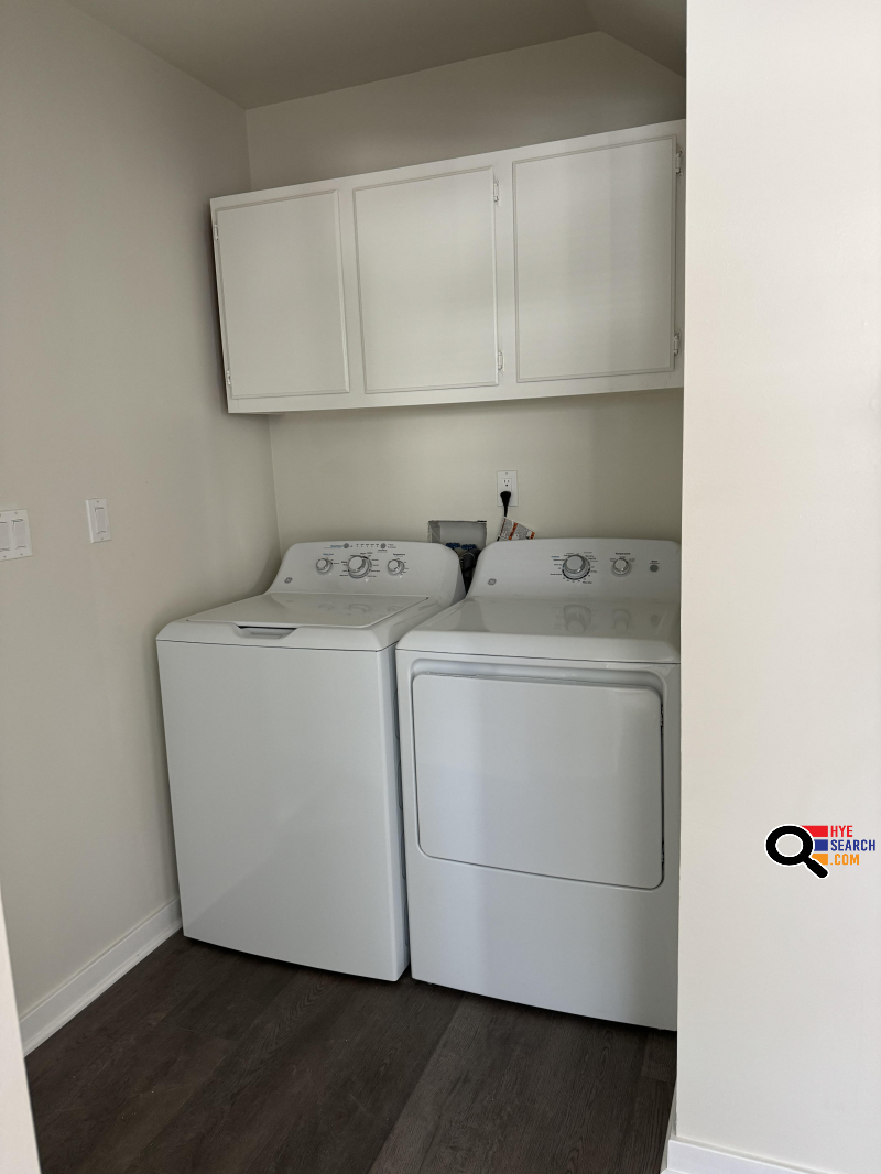 3 BD 2 BA Beautiful Completely Renovated Duplex in Heart of Glendale, CA 