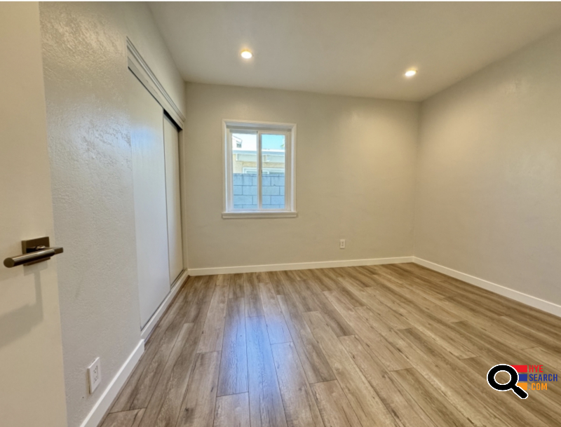 Front House For Lease with Garage and 4 Cars Parking Space and a Lot of Storage Space in Burbank, CA