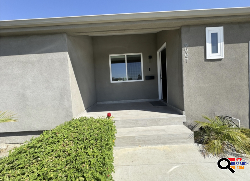 Front House For Lease with Garage and 4 Cars Parking Space and a Lot of Storage Space in Burbank, CA