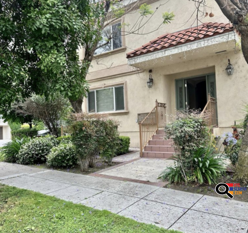 Spacious Townhouse for Rent with 4 Balconies in  Burbank, CA