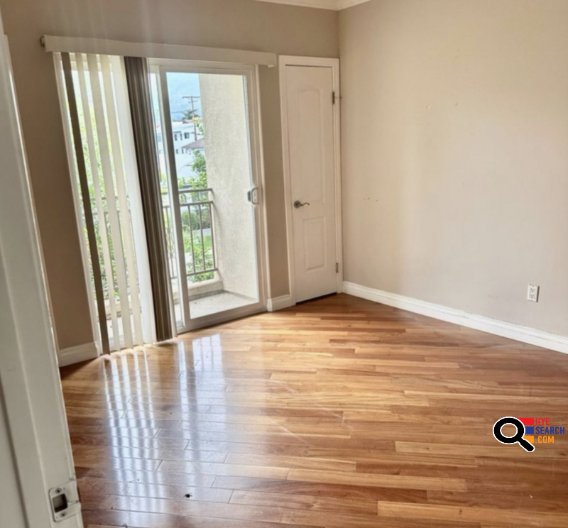 Spacious Townhouse for Rent with 4 Balconies in  Burbank, CA