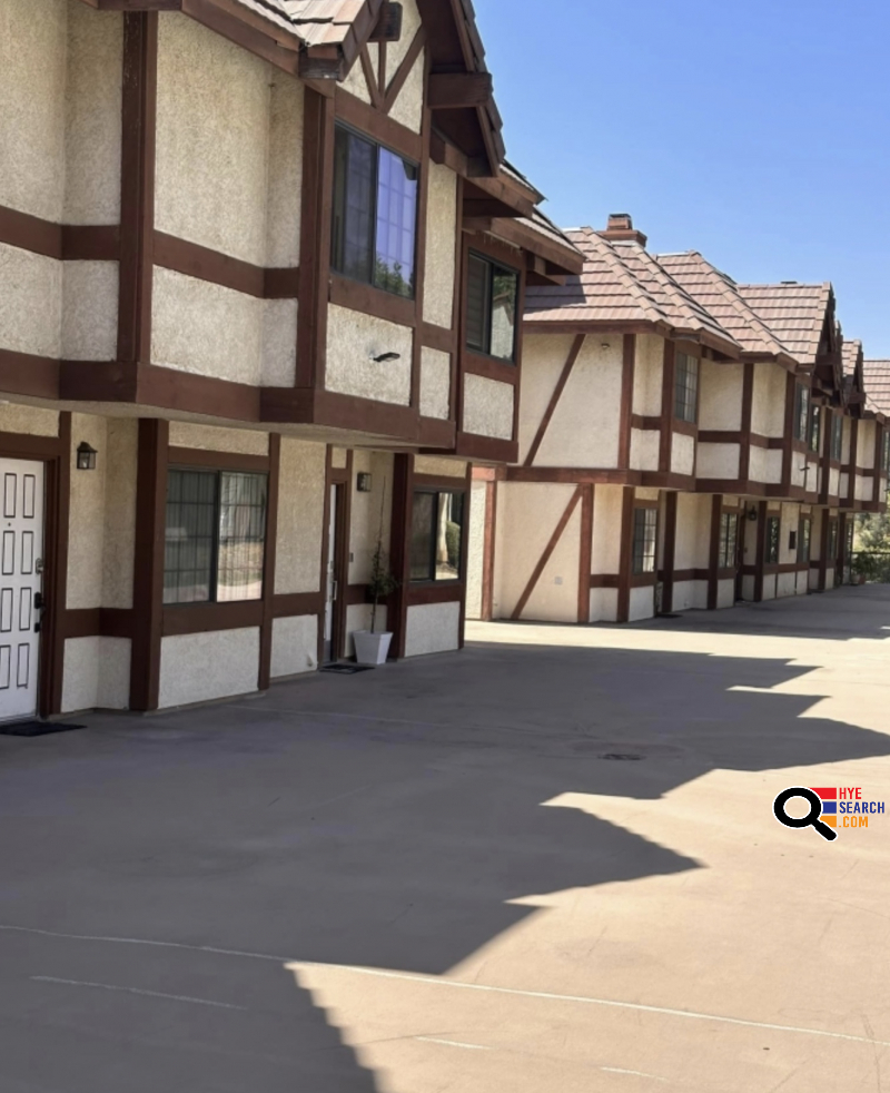 Townhouse for Rent in Sun Valley, CA