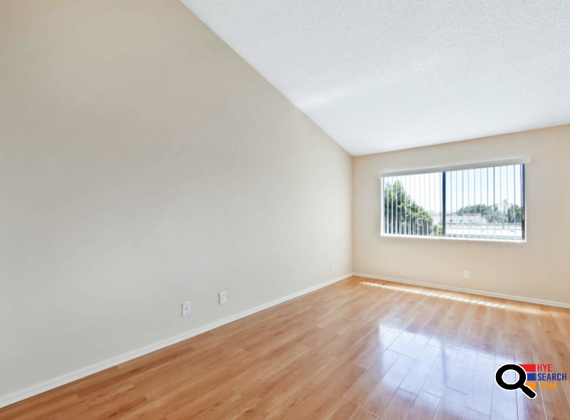 Townhome Style Unit with the balcony for Rent, Central A/C, Section 8 is ok in  Van Nuys / Lake Balboa, CA