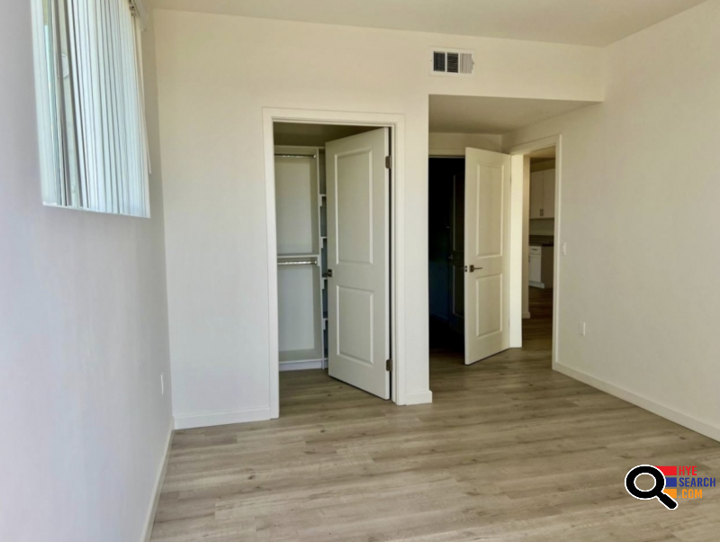 Large Apartment for Rent ,Laundry Hook-ups Inside The Unit in Van Nuys, CA