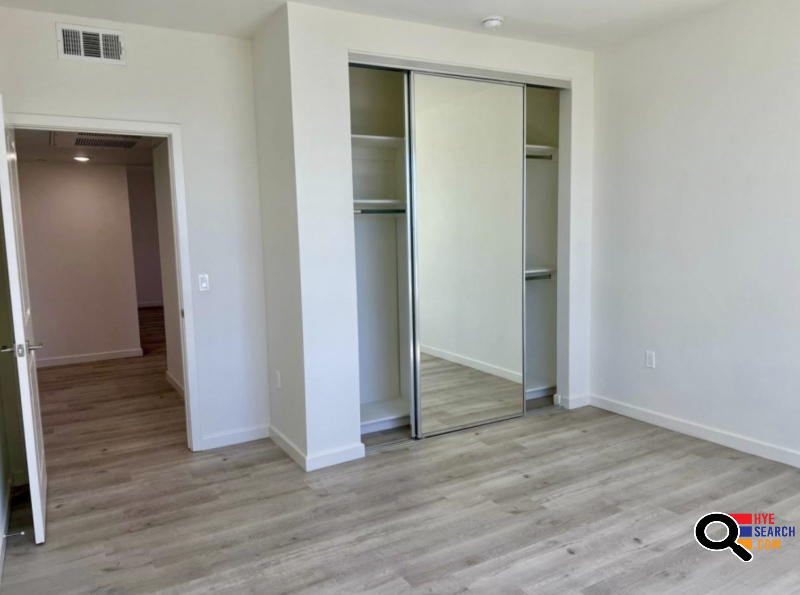 Large Apartment for Rent ,Laundry Hook-ups Inside The Unit in Van Nuys, CA