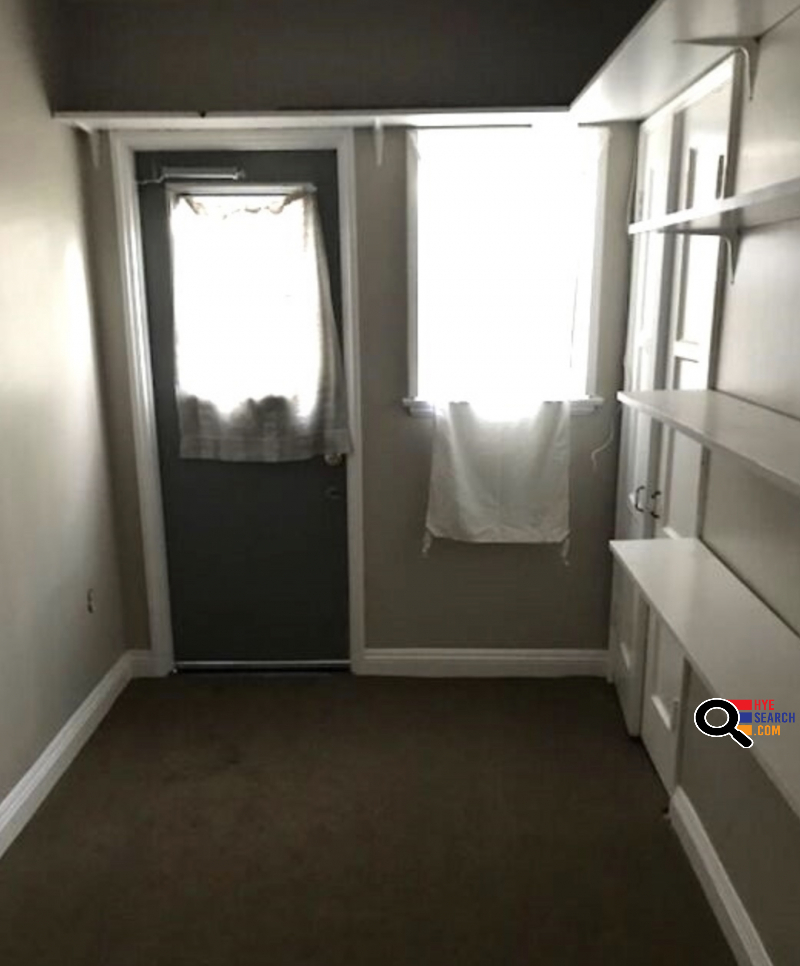 EXTRA LARGE UPDATED APARTMENT FOR RENT PLUS DEN/OFFICE in Valley Village, CA