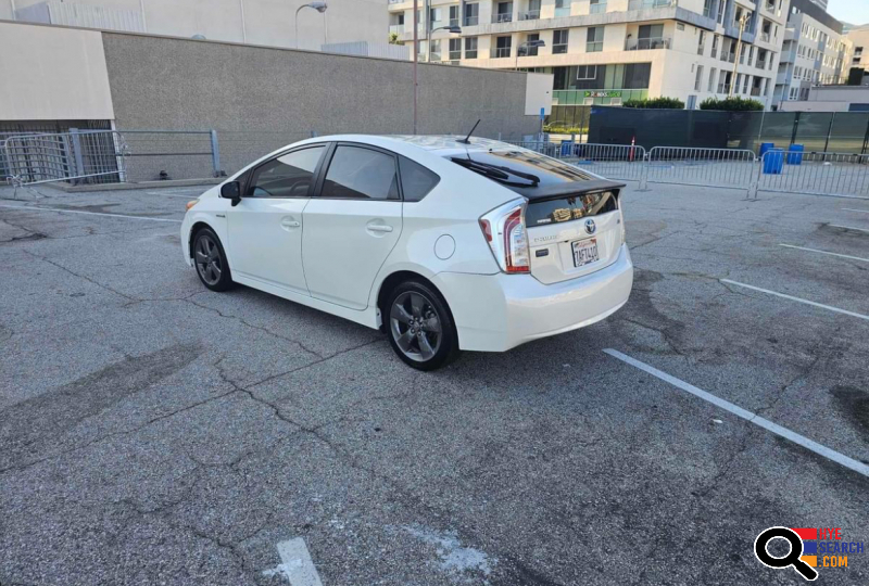 2013 Toyota Prius Persona, Clean Title, 143000 miles, for sale