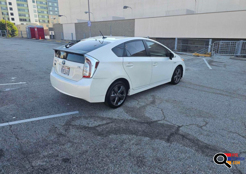 2013 Toyota Prius Persona, Clean Title, 143000 miles, for sale