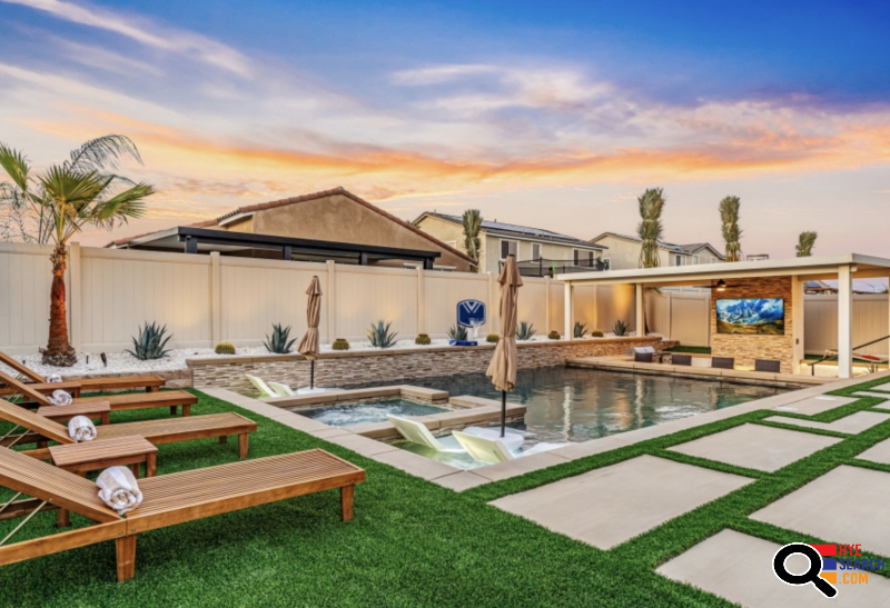  Coachella Valley Getaways!  Luxury Vacation Homes in  Palm Springs, CA