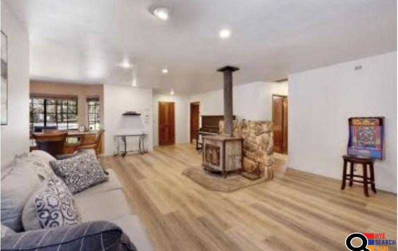  Beautiful and Spacious 3 BD House in Very Heart of Big Bear. Newly Remodeled with all Necessary Amenities Call for More Information in Big Bear Lake,