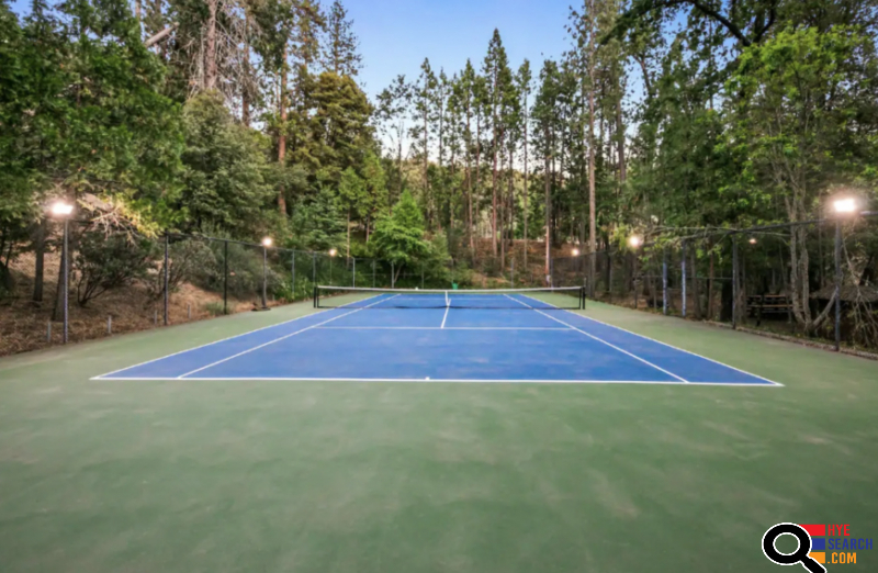 PRIVATE RIVERFRONT RESORT WITH POOL, SPA & TENNIS in Bass Lake/Yosemite, CA