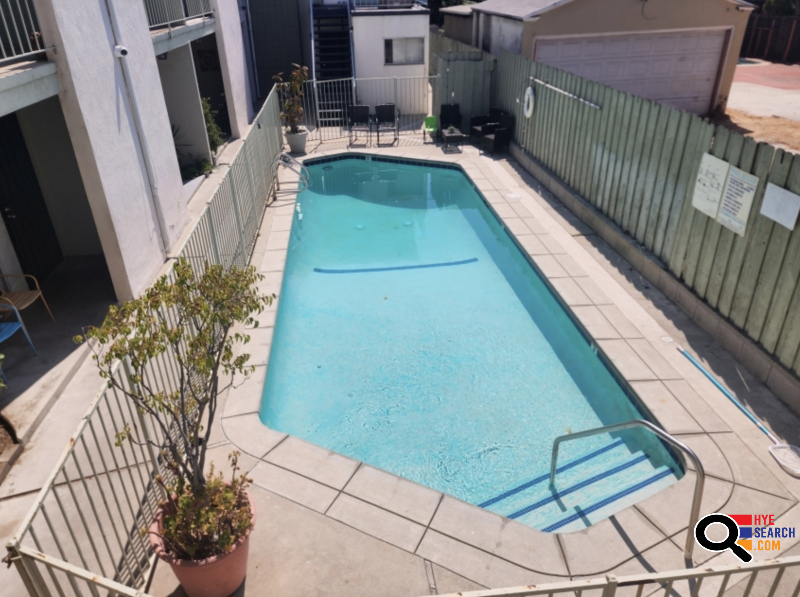  PRIME LOCATION, FULLY RENOVATED TOWNHOUSE APARTMENT FOR RENT, WASHER DRYER IN UNIT, POOL, CENTRAL AC, PARKING, PATIO in STUDIO CITY, CA