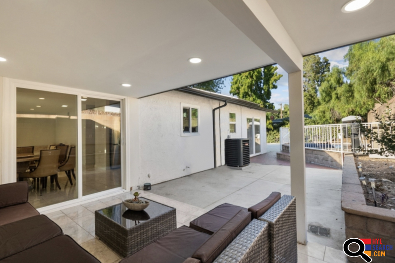  Charming Home for Rent with Modern Upgrades and Prime Location in Woodland Hills, CA