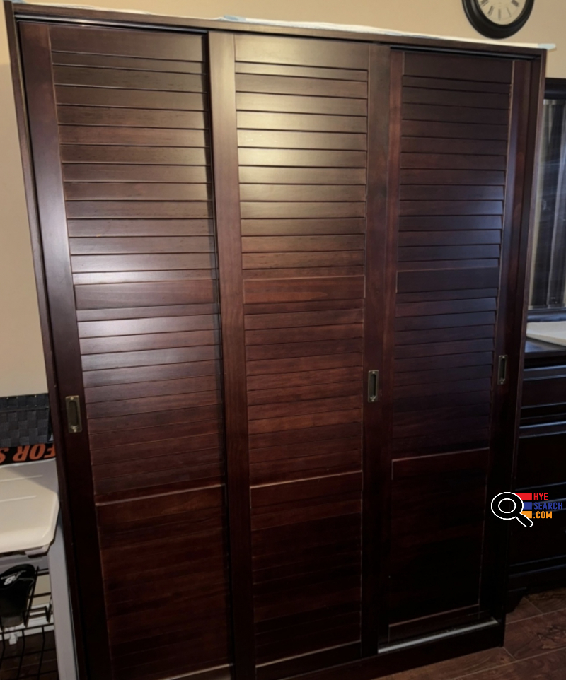 Wardrobe Cabinet for Sale in Van Nuys, CA