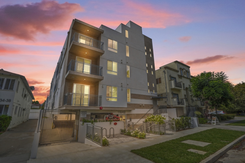 Unit for Rent in North Hollywood, CA