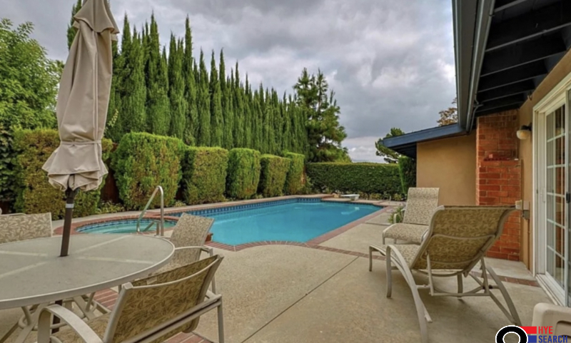 Single Family Residence for Sale in Granada Hills, CA