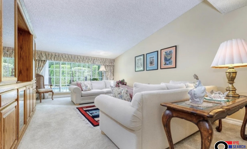 Single Family Residence for Sale in Granada Hills, CA