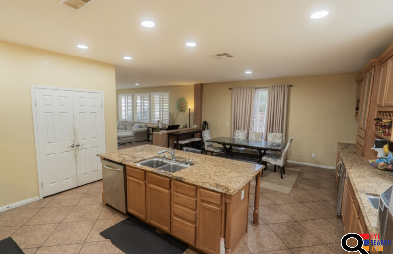 HOUSE FOR SALE! VERY SPACIOUS 3579 SQFT GREAT LOCATION in SANTA CLARITA, CA