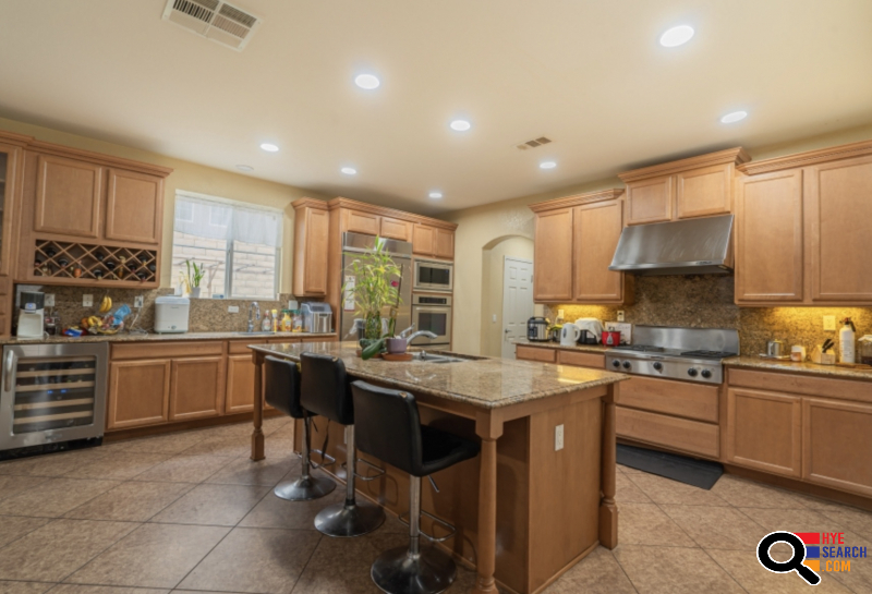 HOUSE FOR SALE! VERY SPACIOUS 3579 SQFT GREAT LOCATION in SANTA CLARITA, CA