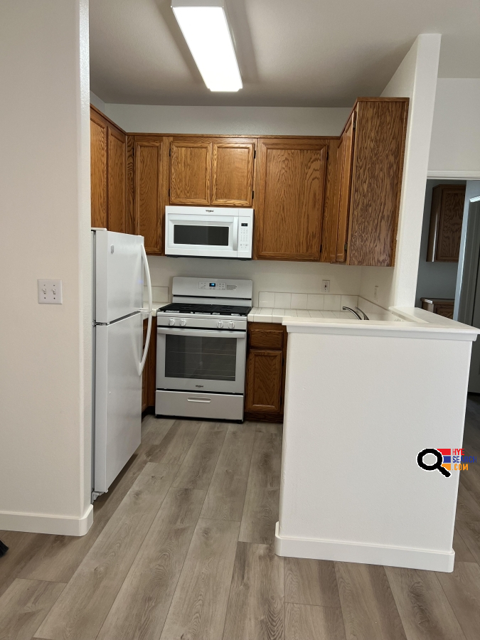Spacious Apartment Available Now in Van Nuys, CA
