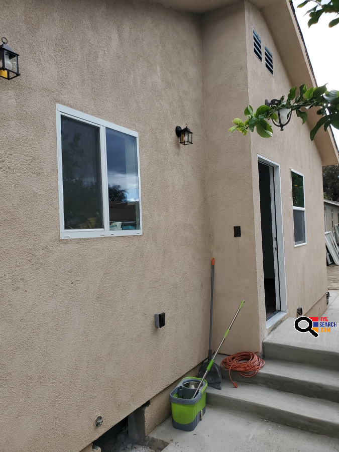  Back House for Rent in Van Nuys, CA