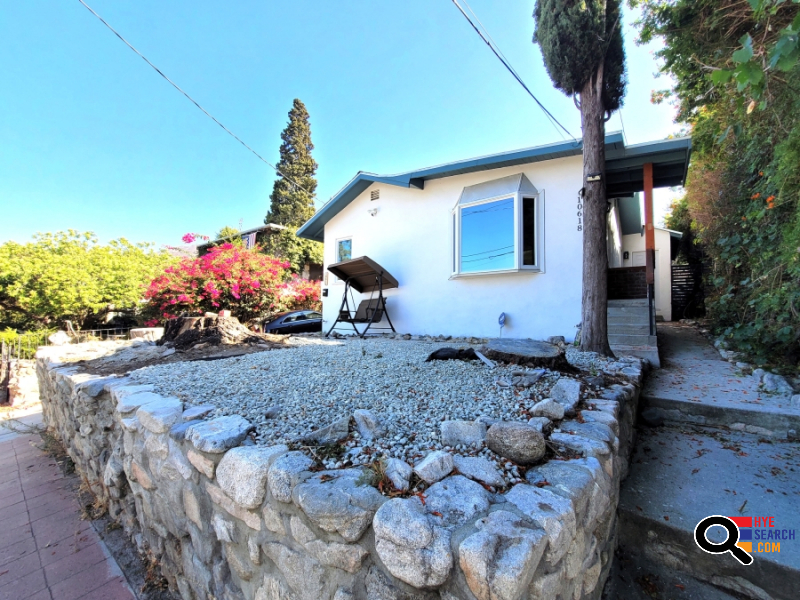  Front House For Rent in Tujunga, CA