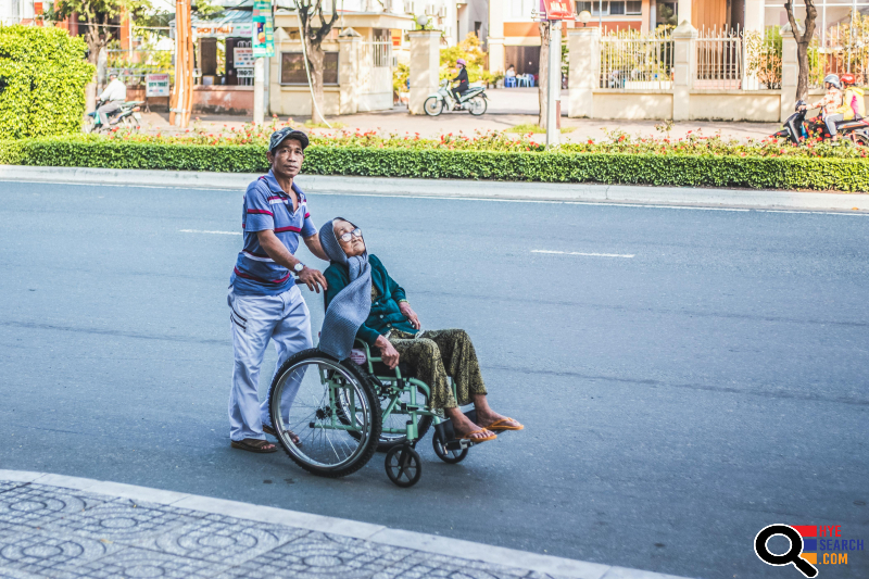 Live-in CAREGIVER Needed in SANTA CLARITA, CA