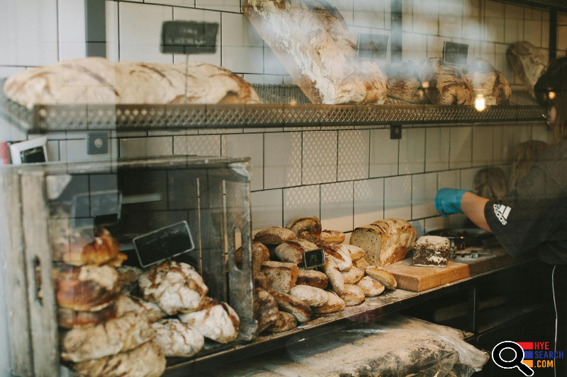 Cafe is Looking for a Female Cook Assistant for Baking Cakes and Breakfast Preparation in Pasadena, CA