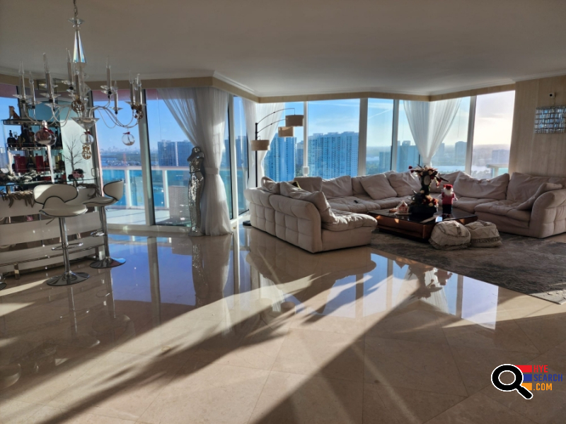 Waterfront Condo for Sale in Los Angeles, CA
