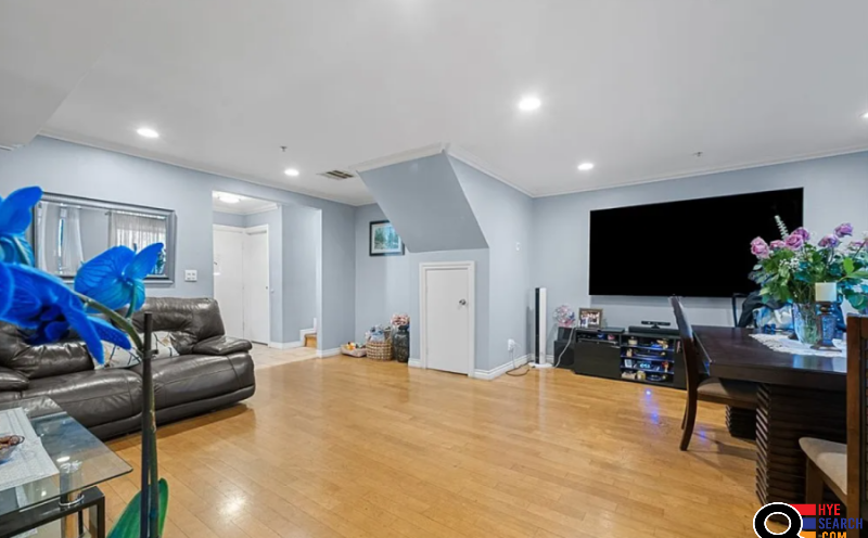 Townhouse for Sale in Glendale, CA