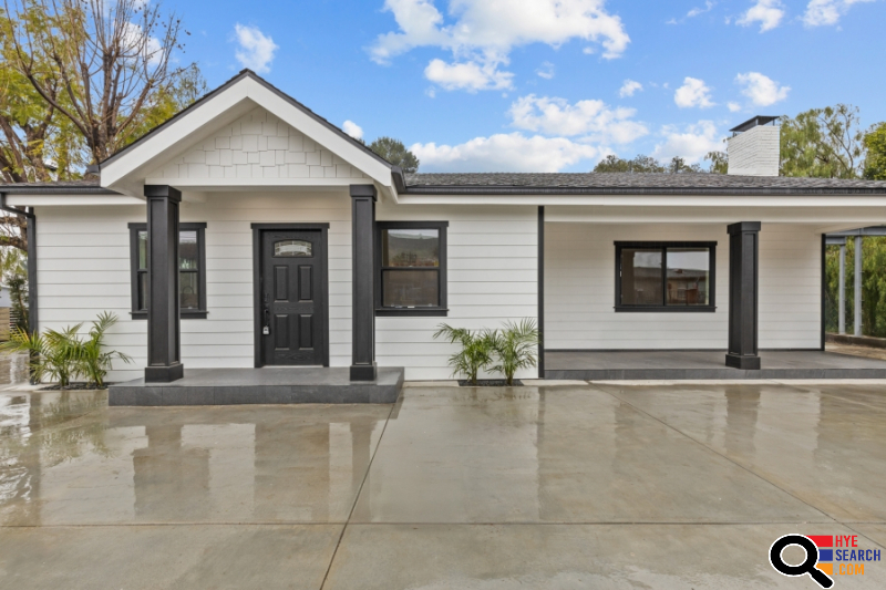  Stunning and Recently Renovated Home Now for Lease in SUN VALLEY, CA