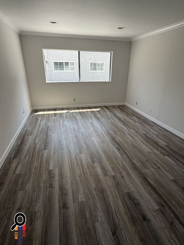 2BR/2BA with 2-Car Garage in Glendale, CA