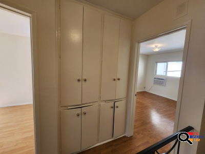  PRIME GLENDALE LOCATION, SPACIOUS APARTMENT FOR RENT, NORTH OF GLENOAKS, PARKING in GLENDALE , CA