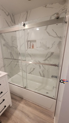 BEAUTIFUL TOWNHOUSE, CENTRAL AC/HEAT, WD FLR, WASHER DRYER SPACE, SS APPLS in Glendale, CA