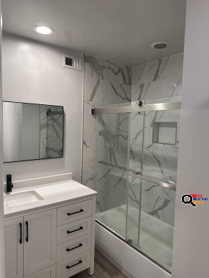 BEAUTIFUL TOWNHOUSE, CENTRAL AC/HEAT, WD FLR, WASHER DRYER SPACE, SS APPLS in Glendale, CA