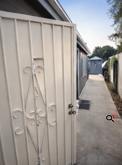 2 Bed / 1 Bath House – Van Nuys (91406) 